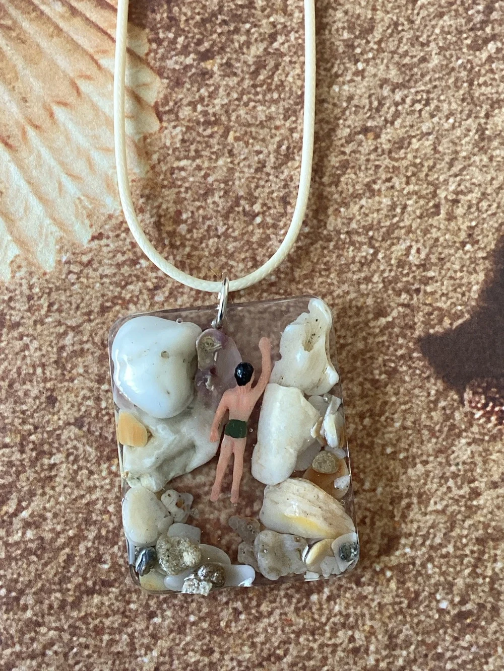 A tiny piece of summer to carry with you everywhere. Pendant-